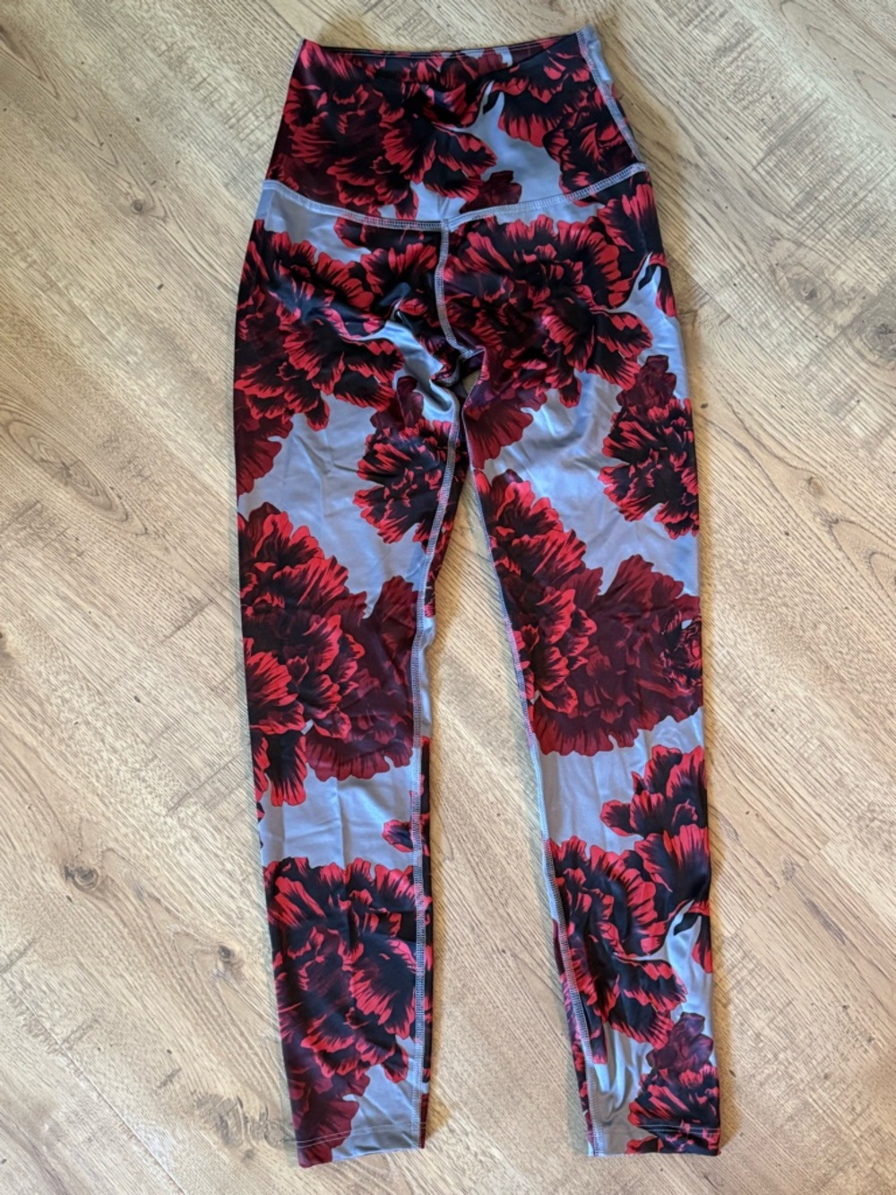Beyond Yoga Lux Floral Leggings High Waisted Midi Red Gray Small